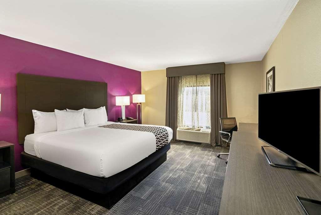 La Quinta By Wyndham Columbus Ms Hotel Room photo
