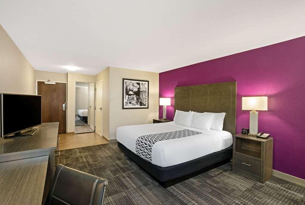 La Quinta By Wyndham Columbus Ms Hotel Room photo