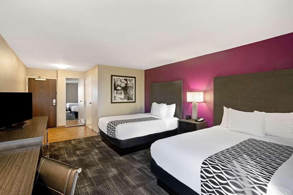La Quinta By Wyndham Columbus Ms Hotel Room photo