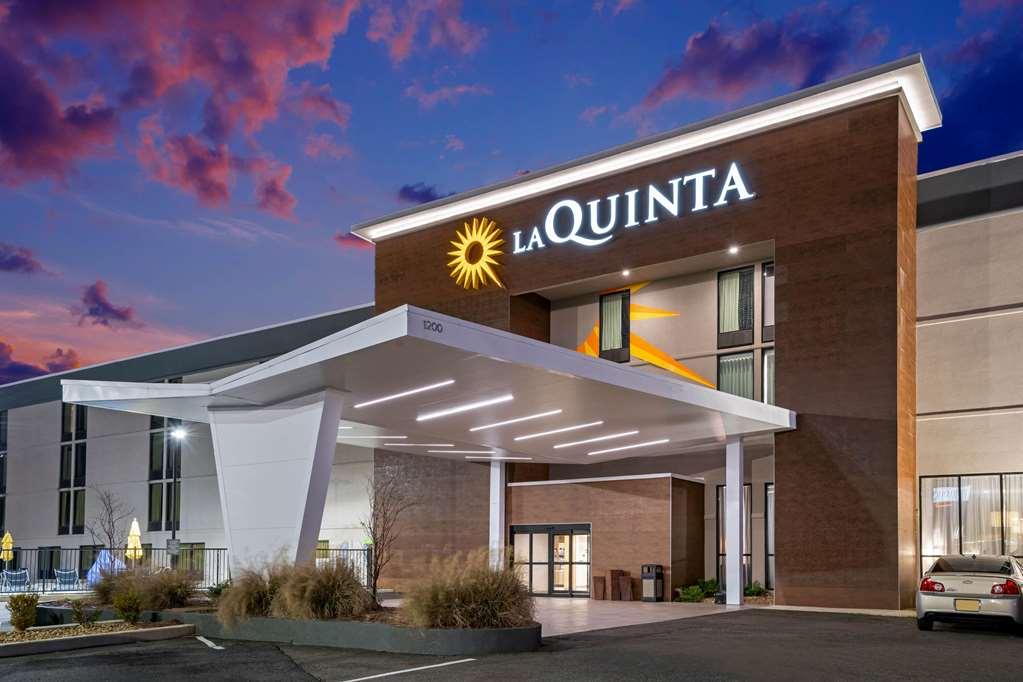 La Quinta By Wyndham Columbus Ms Hotel Exterior photo