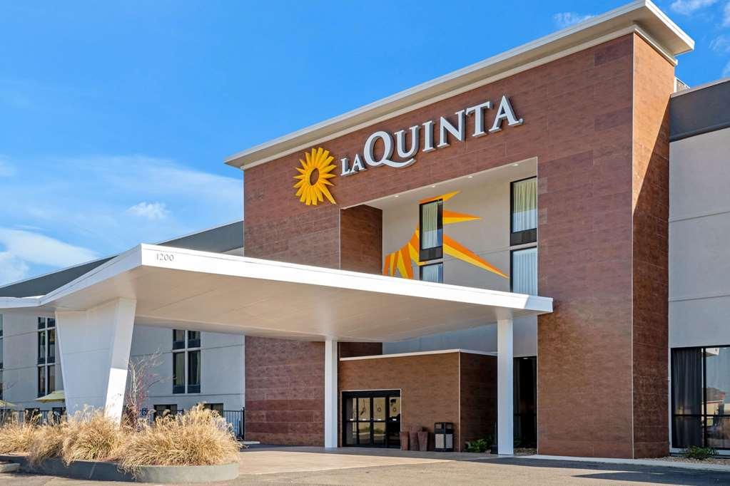 La Quinta By Wyndham Columbus Ms Hotel Exterior photo