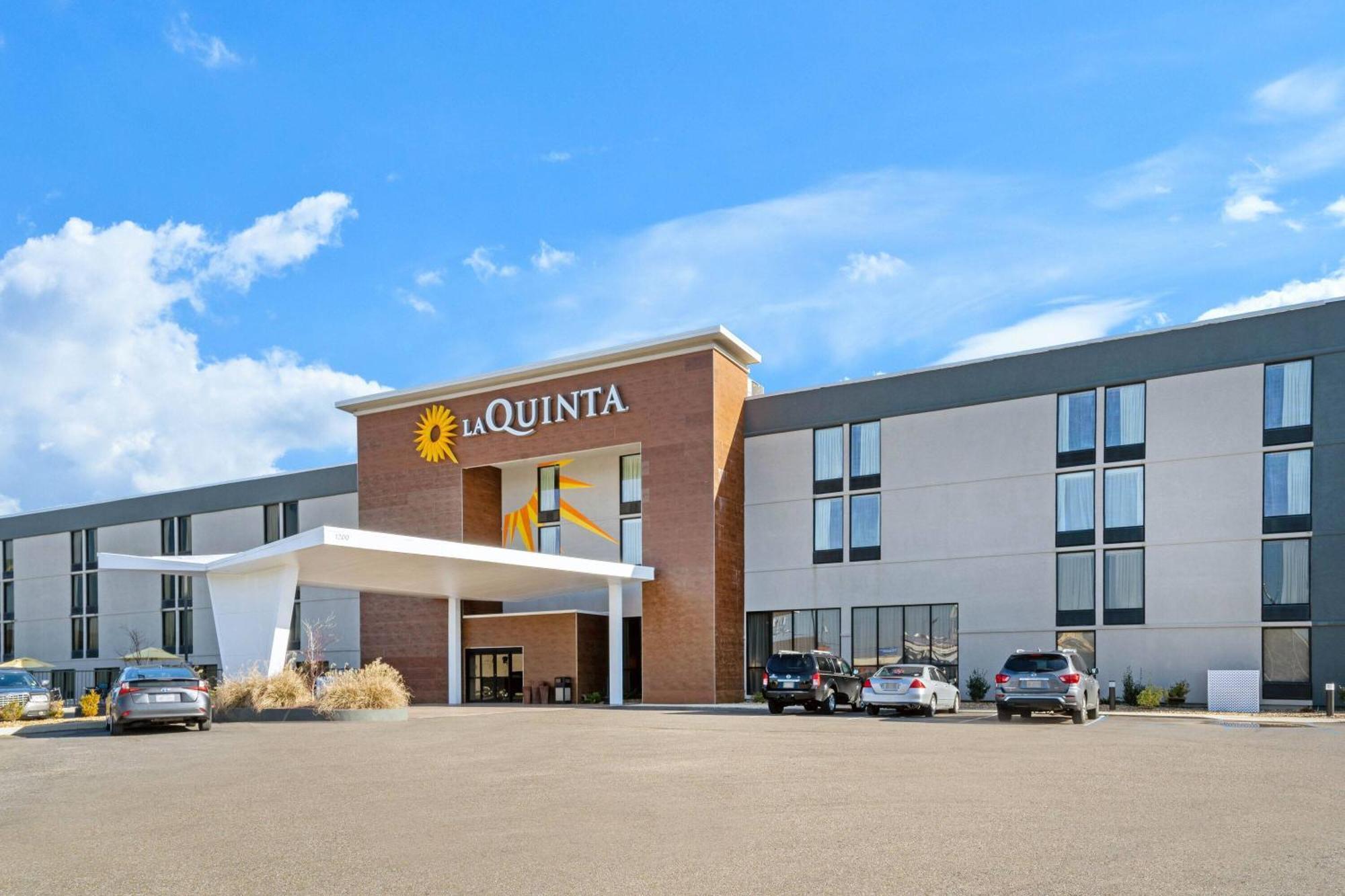 La Quinta By Wyndham Columbus Ms Hotel Exterior photo